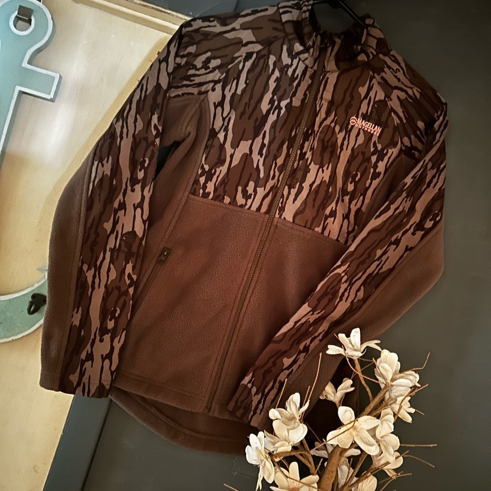 Magellan Outdoors Camo Windbreaker in Brown and Black